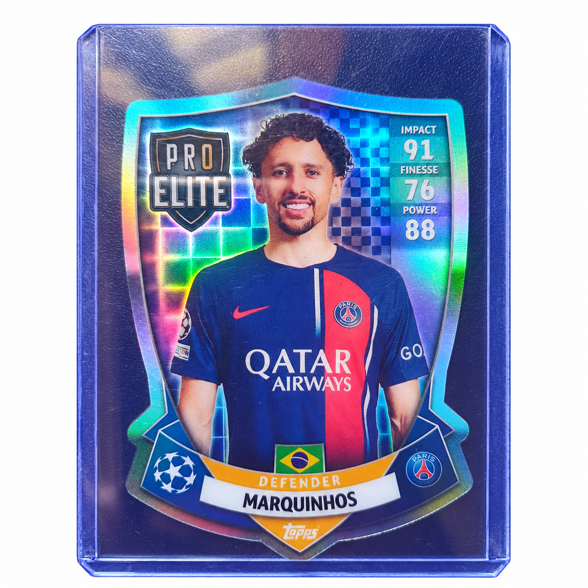Carta Topps Match Attax UEFA Champions League 2023/24: Marquinhos Pro Elite Shield Refractor #58/99 (Paris Saint-Germain) – EDICIÓN LIMITADA SERIADA MINT