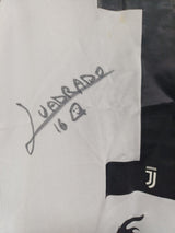 Camiseta Adidas Juventus Primera Equipación 2018/2019 Firmada por Juan Cuadrado - Bianconera - Talla L