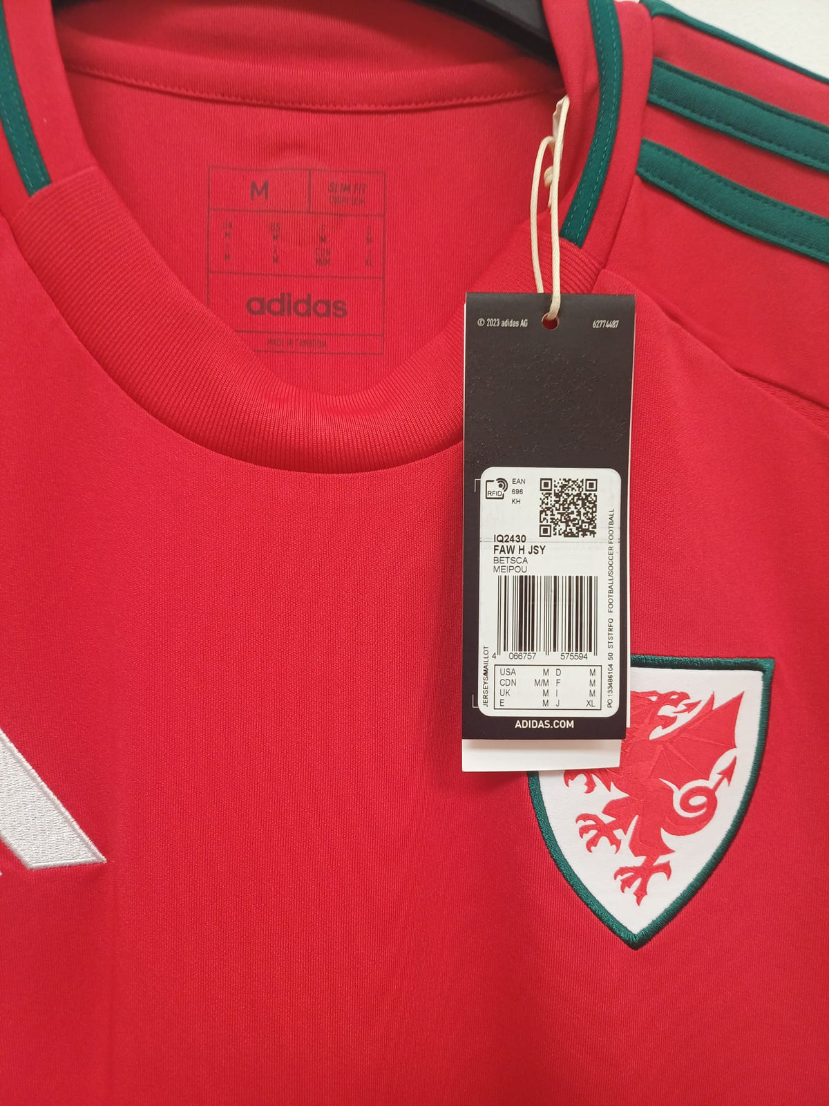 Camiseta Oficial Adidas Selección de Gales Primera Equipación Hombre - Talla M (Año 2024)