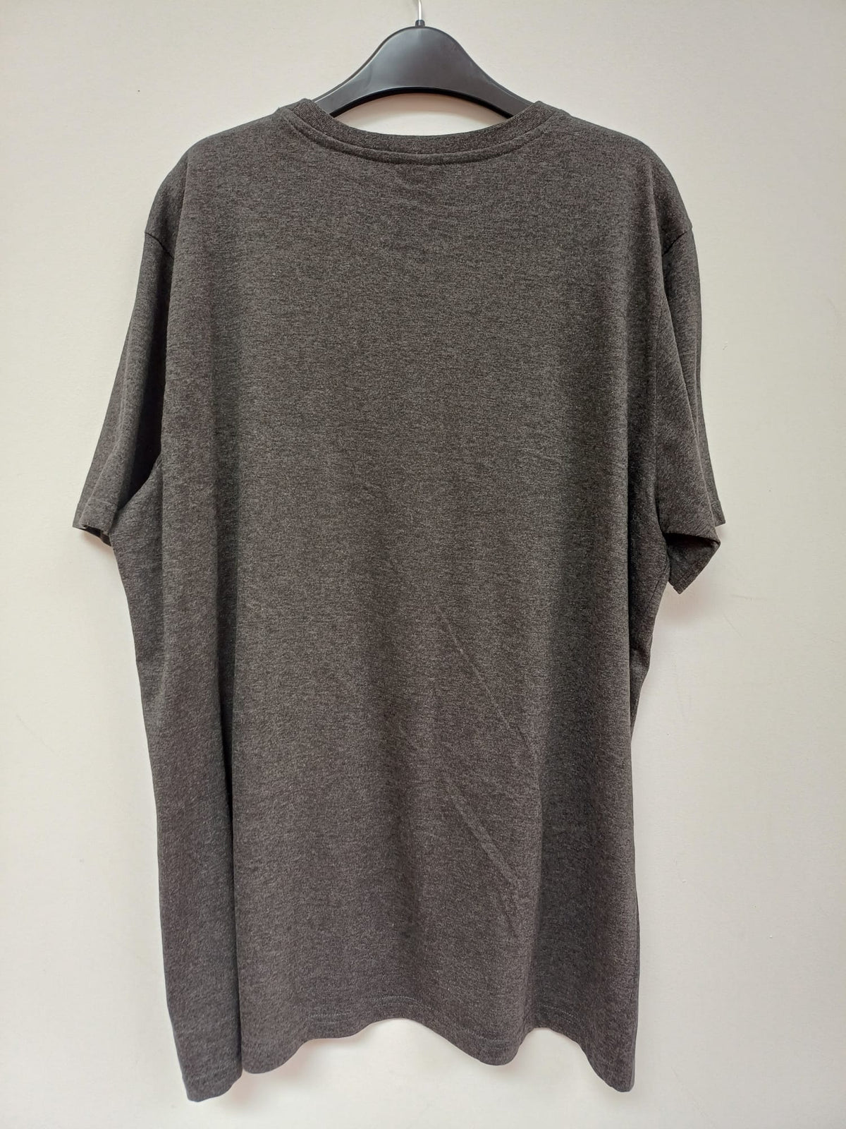 Liverpool FC Official Merchandise Camiseta de Moda Big Crest Talla XL (Gris Vigoré / Rojo)