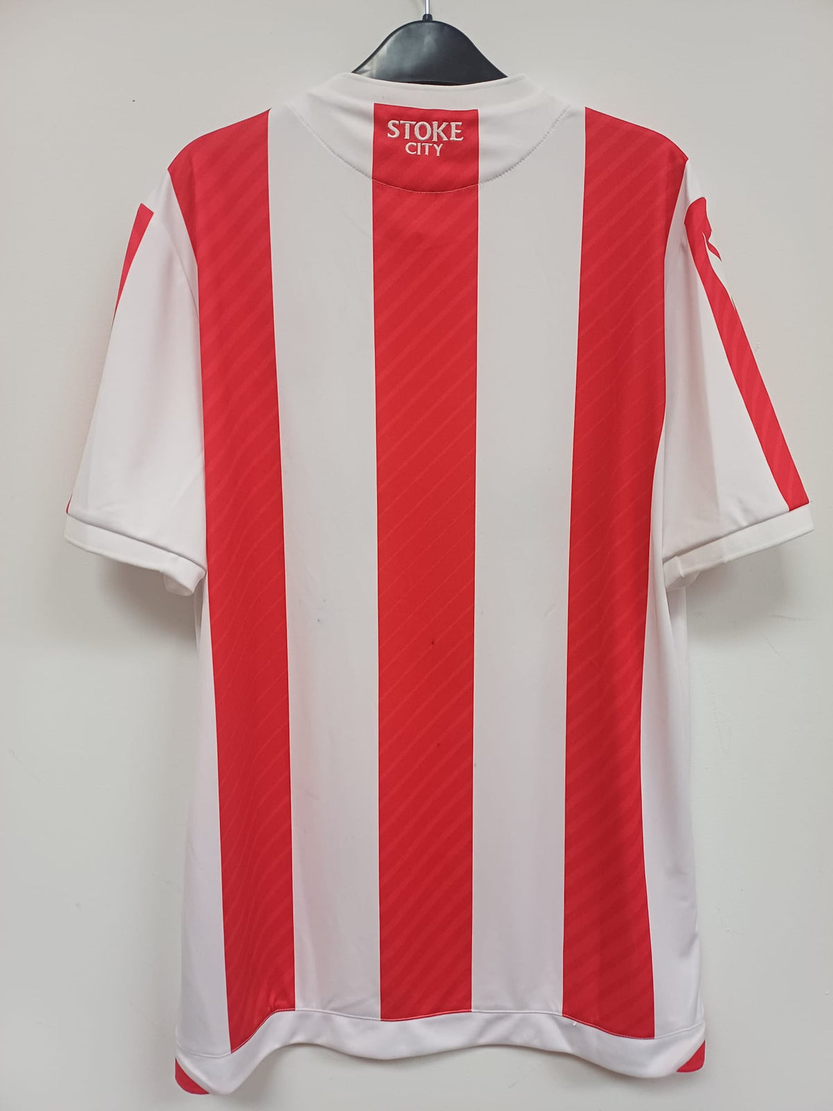 Camiseta Stoke City 2019/20 Local - Firmada por la Plantilla - Talla M