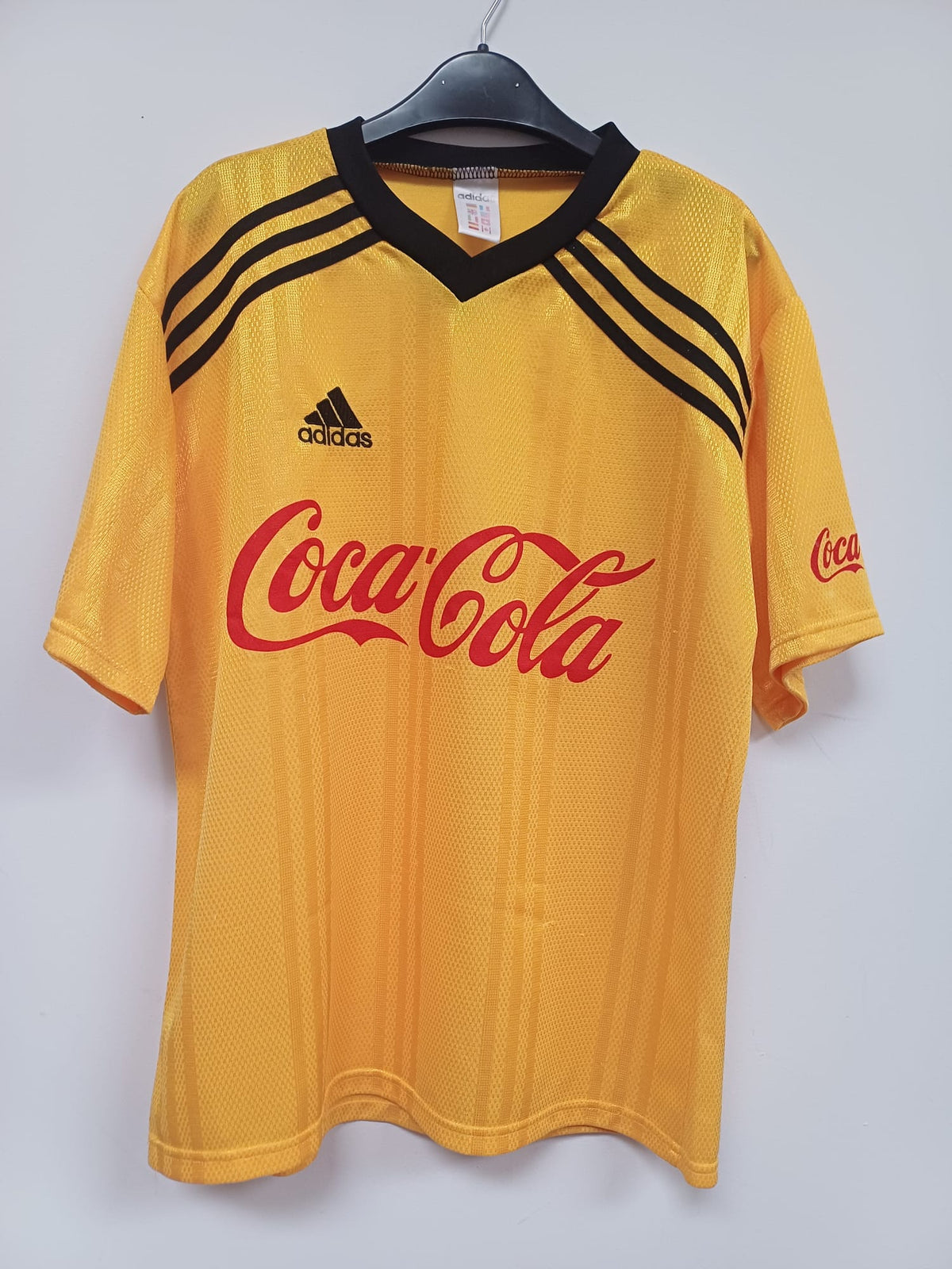 Camiseta Vintage Adidas x Coca-Cola Años 90 - Amarilla - Talla M