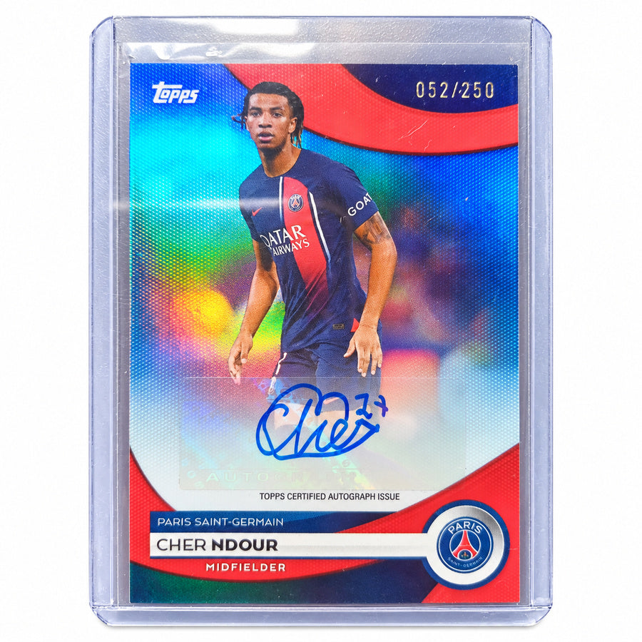 Carta Topps PSG Official Team Set 2023/24: Cher Ndour Base Card Autograph Parallel #052/250 (Paris Saint-Germain)