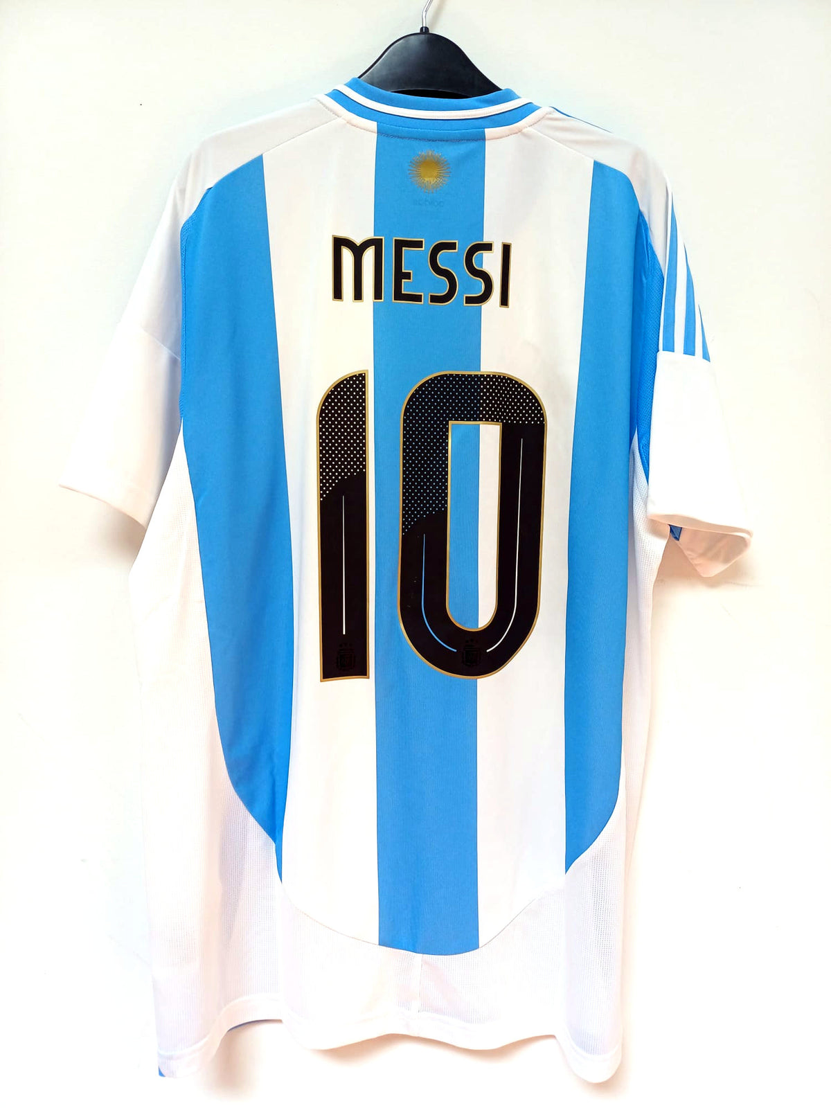 Camiseta Argentina Local Copa América 2024 Adidas Messi #10 Talla L (76 cm Largo) - Código Original IP8409