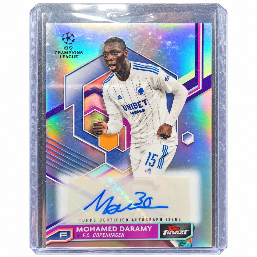 Carta Topps Finest UCL & UEL 2022/23: Mohamed Daramy Base Card Autograph Variation (F.C. Copenhagen)